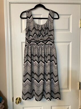 ⭐️⭐️AB Studio Black & White Chevron Sundress - size Small